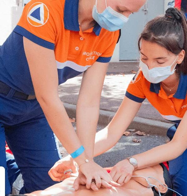 How can rescuers ensure that they are providing CPR