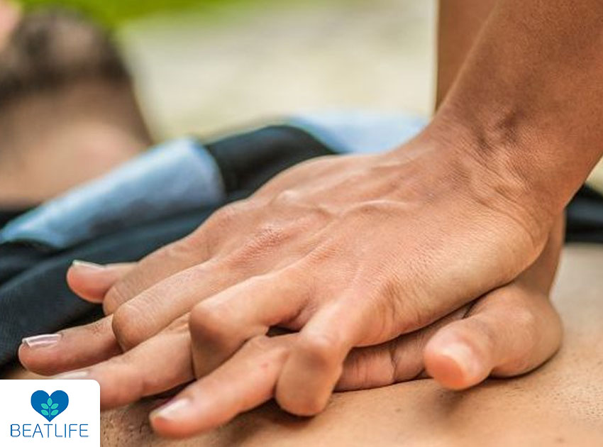 how does cpr differ in an unresponsive adult choking victim